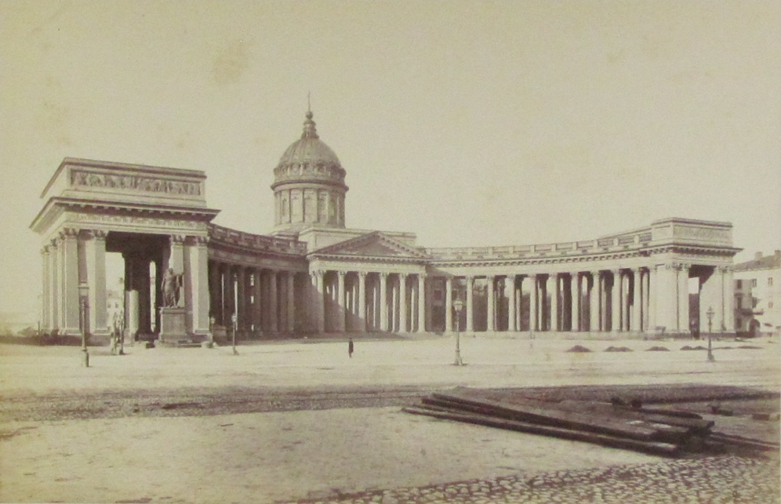 Казанский собор в С.-Петербурге. Фотогр. А.Лоренса в С.-Петербурге. [Спб.,  конец 1860-х – начало 1870-х г.г.]. Фотография, наклеенная на фирменное  паспарту, в раме. Отличная сохранность.